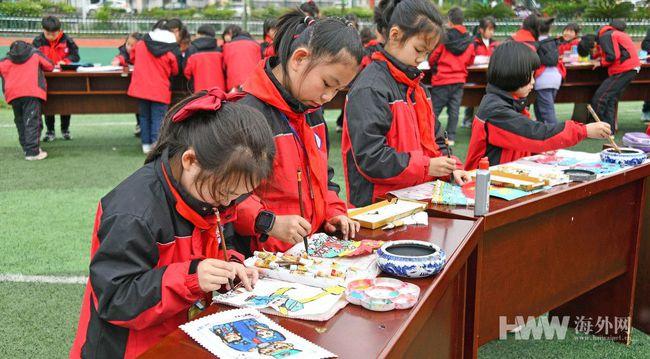 打糍粑、摊豆丝，小学生巧手劳动寻年味